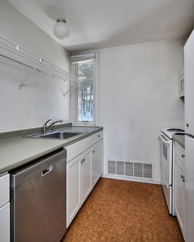 242 N East St. 24, Amherst, MA 01002