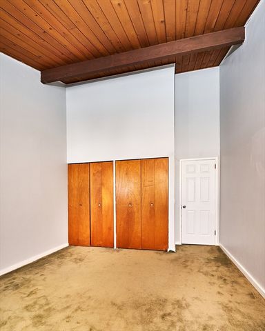 242 N East St. 24, Amherst, MA 01002