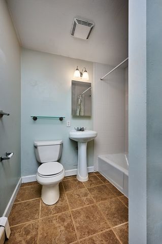 242 N East St. 24, Amherst, MA 01002