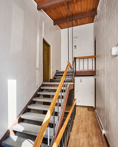 242 N East St. 24, Amherst, MA 01002