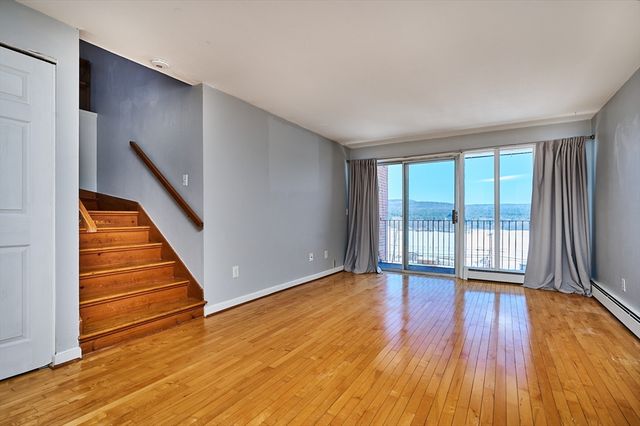 242 N East St. 24, Amherst, MA 01002