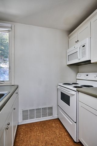 242 N East St. 24, Amherst, MA 01002