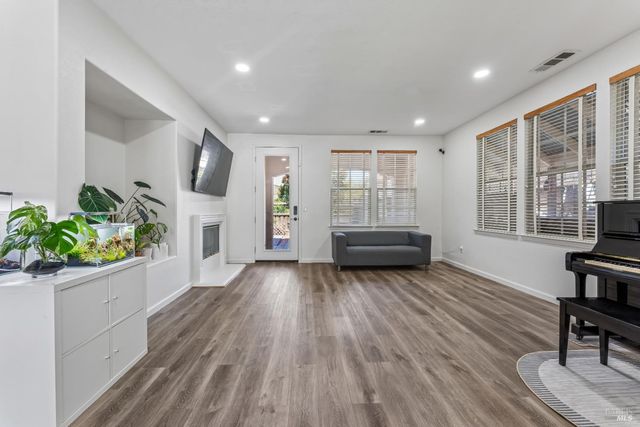 5014 Staghorn Dr, Vallejo, CA 94591