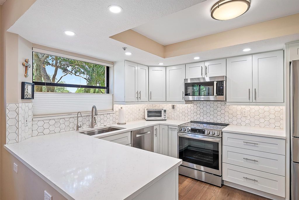 700 Uno Lago Drive 201, Juno Beach, FL 33408
