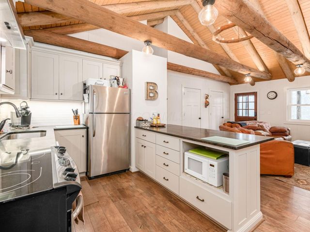 1060 Fox Lane, Sugar Grove, OH 43155