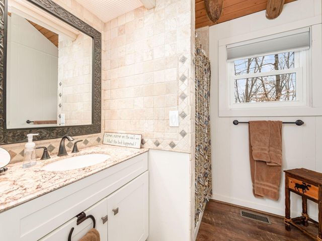 1060 Fox Lane, Sugar Grove, OH 43155