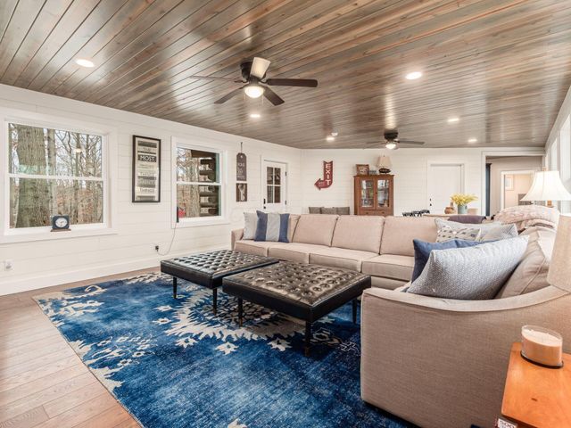 1060 Fox Lane, Sugar Grove, OH 43155