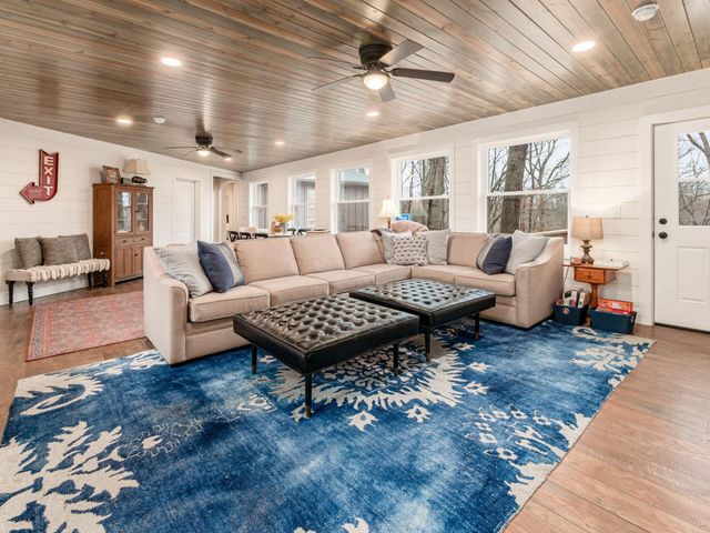 1060 Fox Lane, Sugar Grove, OH 43155