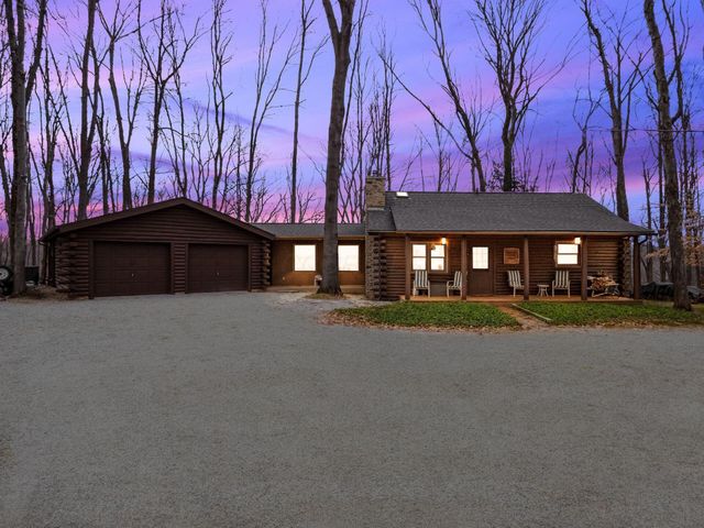 1060 Fox Lane, Sugar Grove, OH 43155