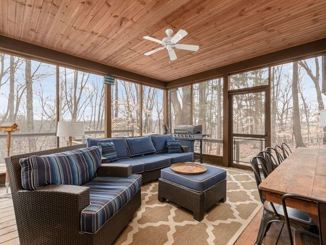 1060 Fox Lane, Sugar Grove, OH 43155