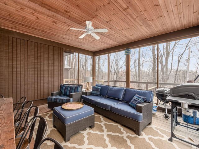 1060 Fox Lane, Sugar Grove, OH 43155