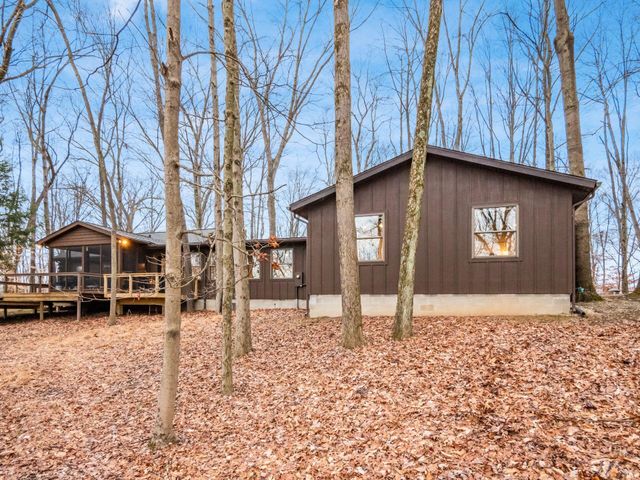 1060 Fox Lane, Sugar Grove, OH 43155