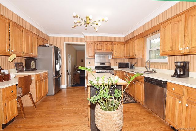 338 Pond Path, East Setauket, NY 11733