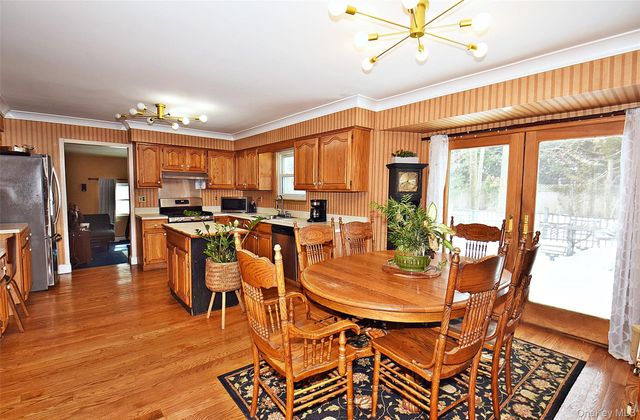 338 Pond Path, East Setauket, NY 11733