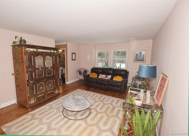 338 Pond Path, East Setauket, NY 11733