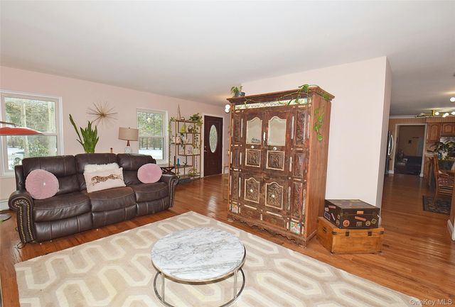 338 Pond Path, East Setauket, NY 11733