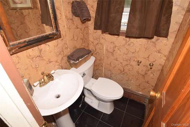 338 Pond Path, East Setauket, NY 11733