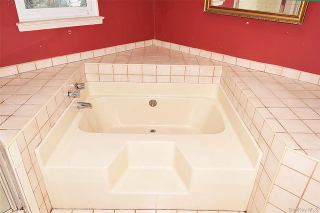 338 Pond Path, East Setauket, NY 11733