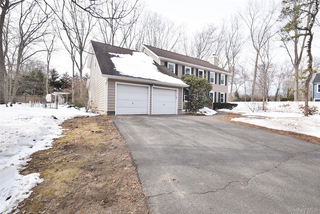 338 Pond Path, East Setauket, NY 11733