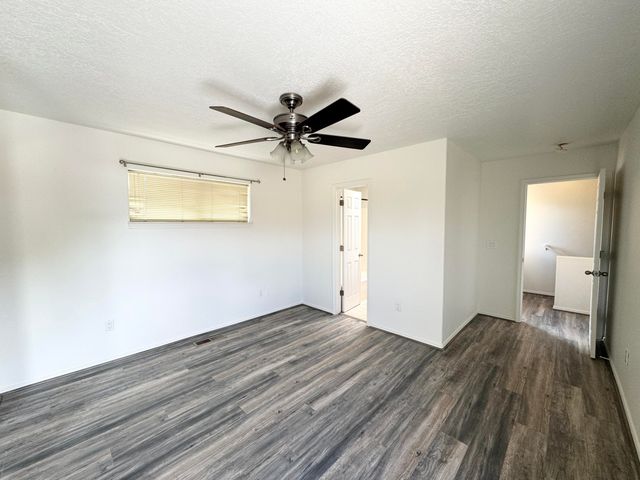 4604 VIA MACDUFFEE Road NE, Albuquerque, NM 87111