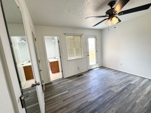 4604 VIA MACDUFFEE Road NE, Albuquerque, NM 87111