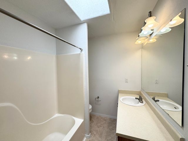 4604 VIA MACDUFFEE Road NE, Albuquerque, NM 87111