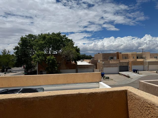 4604 VIA MACDUFFEE Road NE, Albuquerque, NM 87111