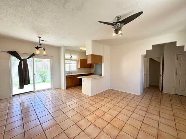 4604 VIA MACDUFFEE Road NE, Albuquerque, NM 87111