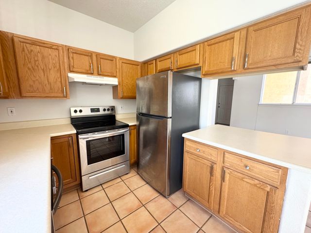 4604 VIA MACDUFFEE Road NE, Albuquerque, NM 87111