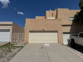 4604 VIA MACDUFFEE Road NE, Albuquerque, NM 87111
