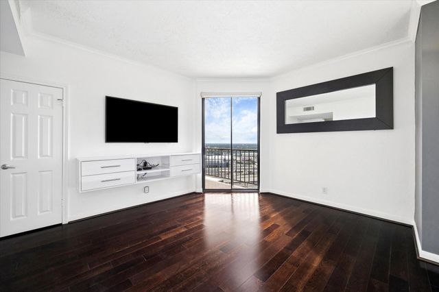 3350 Mccue Road 2201, Houston, TX 77056