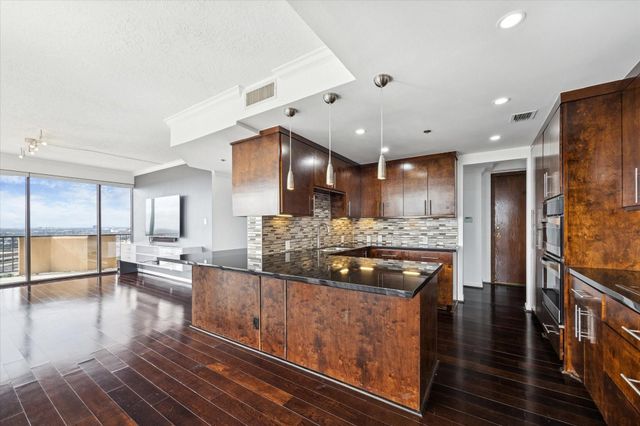 3350 Mccue Road 2201, Houston, TX 77056