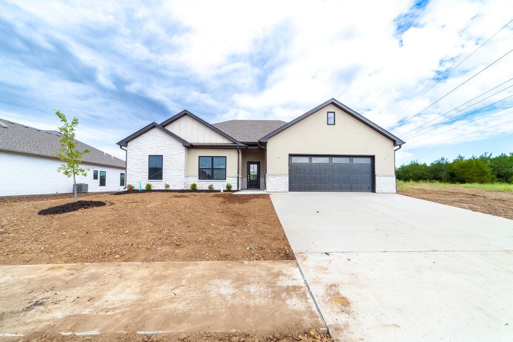 4405 STONE MOUNTAIN PKY, Columbia, MO 65201