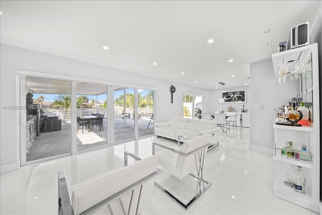 15341 SW 36th St, Miami, FL 33185