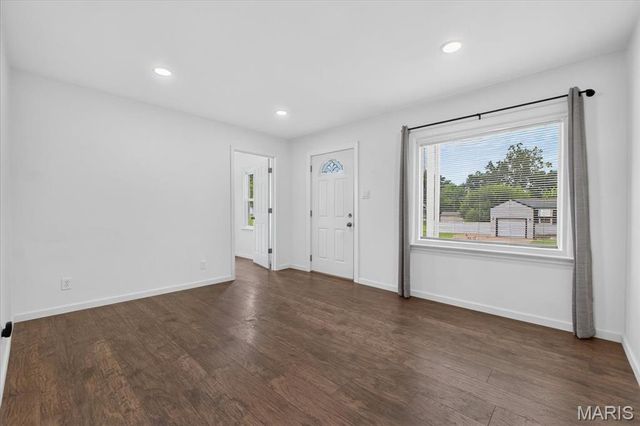 10632 Saint Francis Lane, St Ann, MO 63074