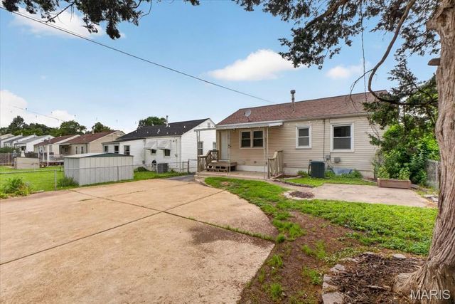 10632 Saint Francis Lane, St Ann, MO 63074