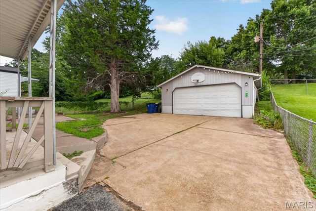10632 Saint Francis Lane, St Ann, MO 63074