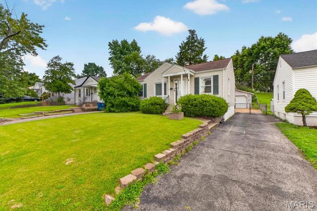 10632 Saint Francis Lane, St Ann, MO 63074