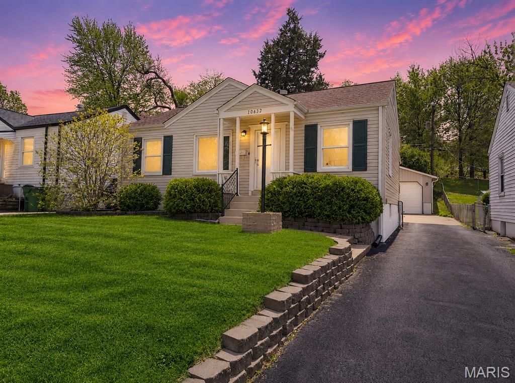 10632 Saint Francis Lane, St Ann, MO 63074