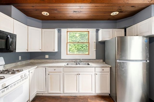 11 Fernwood Ave, Lynn, MA 01904