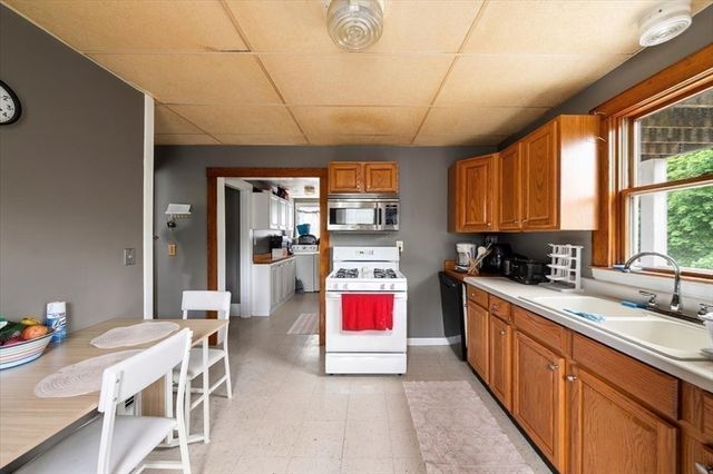 11 Fernwood Ave, Lynn, MA 01904