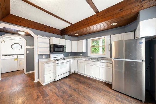 11 Fernwood Ave, Lynn, MA 01904