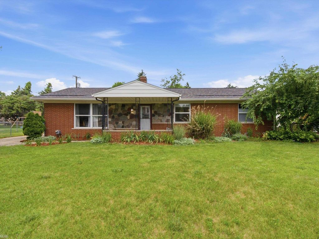 25107 Saint Christopher Street, Harrison Twp, MI 48045