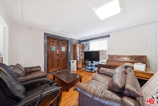 1220 Crenshaw Boulevard, Los Angeles, CA 90019