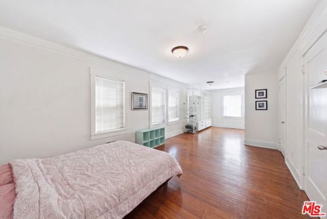 1220 Crenshaw Boulevard, Los Angeles, CA 90019