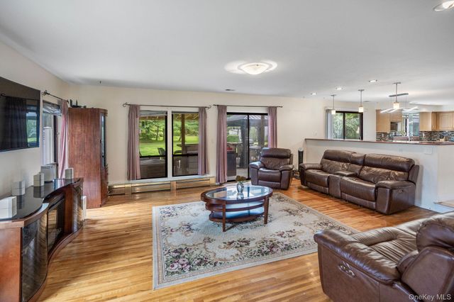 70 Juniper Lane, Muttontown, NY 11791