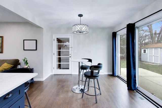 108 W Sunset Road, Mount Prospect, IL 60056