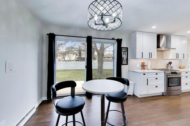 108 W Sunset Road, Mount Prospect, IL 60056