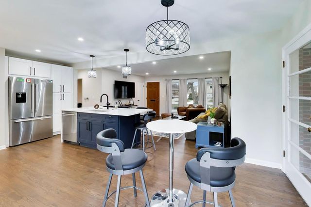 108 W Sunset Road, Mount Prospect, IL 60056