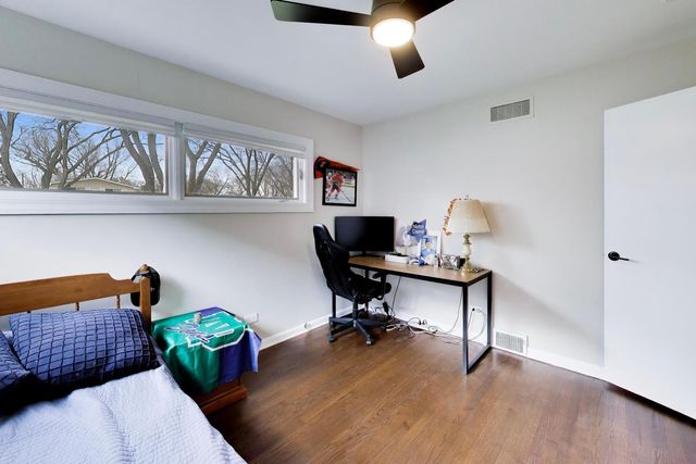 108 W Sunset Road, Mount Prospect, IL 60056